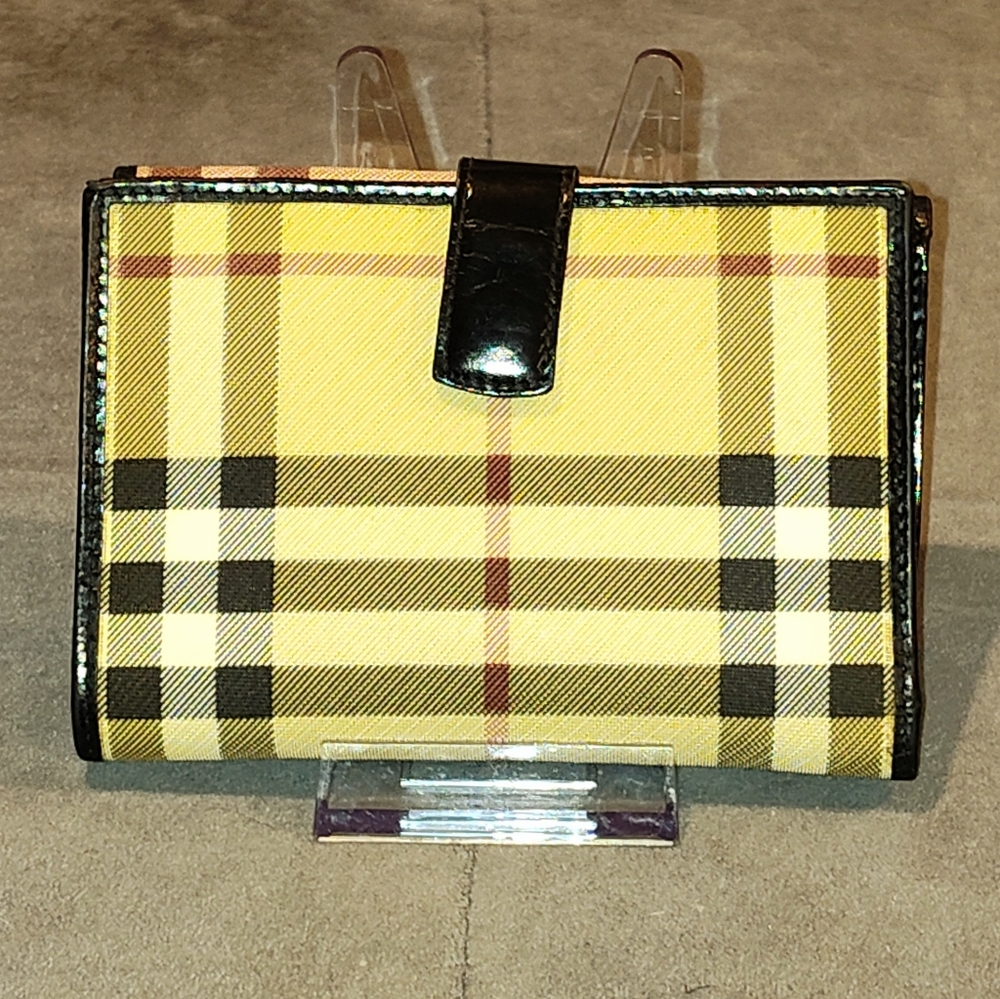 BURBERRY VINTAGE NOVA CHECK COATED CANVAS & PATENT LEATHER BI-FOLD SNAP WALLET - Picture 4 of 17
